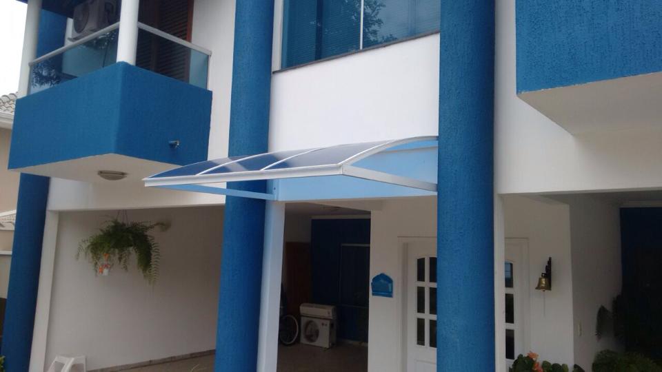 Cobertura fixa em policarbonato